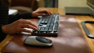 Satechi SM3 Slim Mechanical Backlit Bluetooth Keyboard